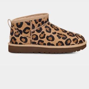 Ugg ultra mini spotty size 10 Womens